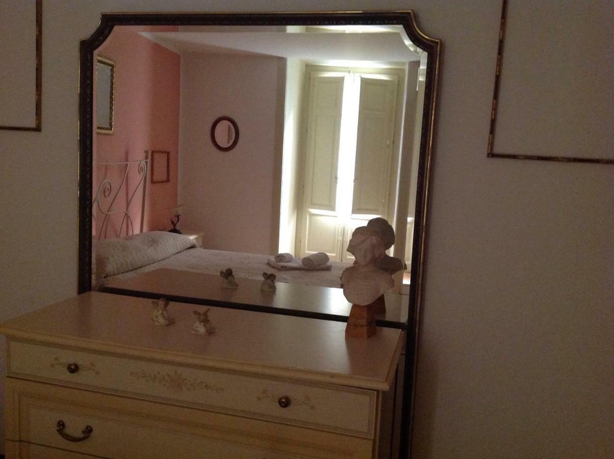 Appartement Vucciria 57 Locazione Turistica Nel Cuore Pulsante Della Movida! à Palerme Extérieur photo