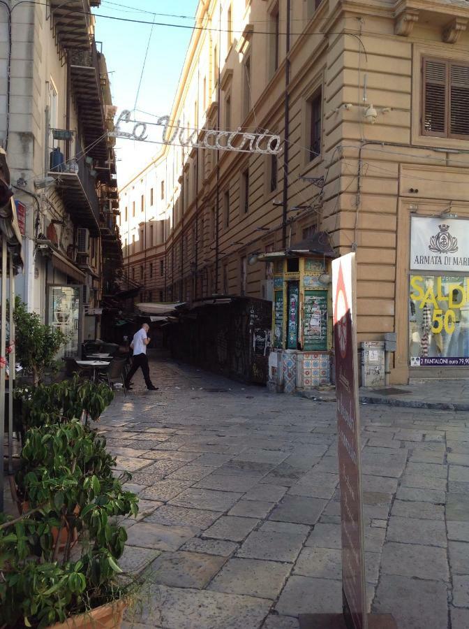 Appartement Vucciria 57 Locazione Turistica Nel Cuore Pulsante Della Movida! à Palerme Extérieur photo