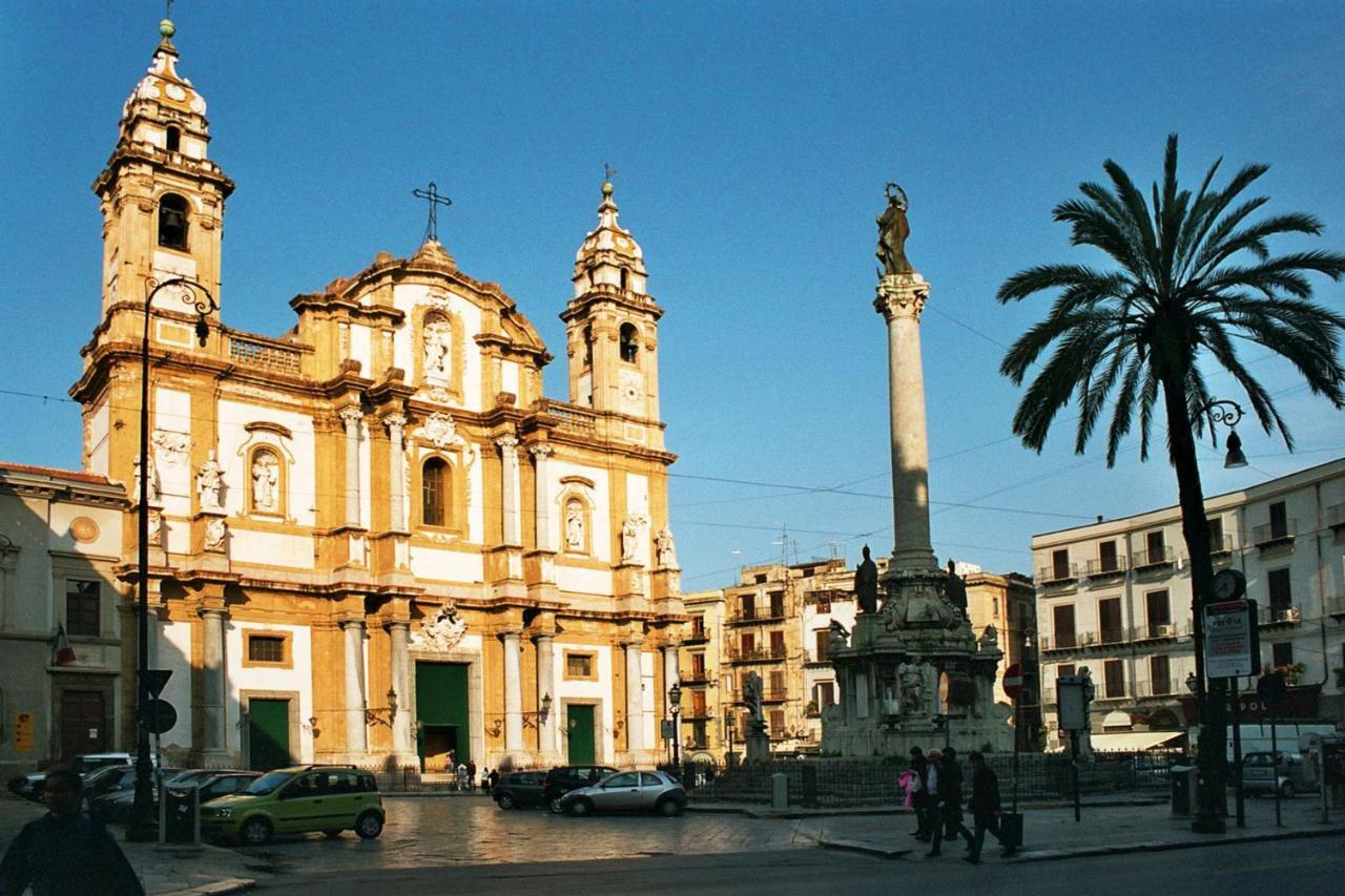 Appartement Vucciria 57 Locazione Turistica Nel Cuore Pulsante Della Movida! à Palerme Extérieur photo